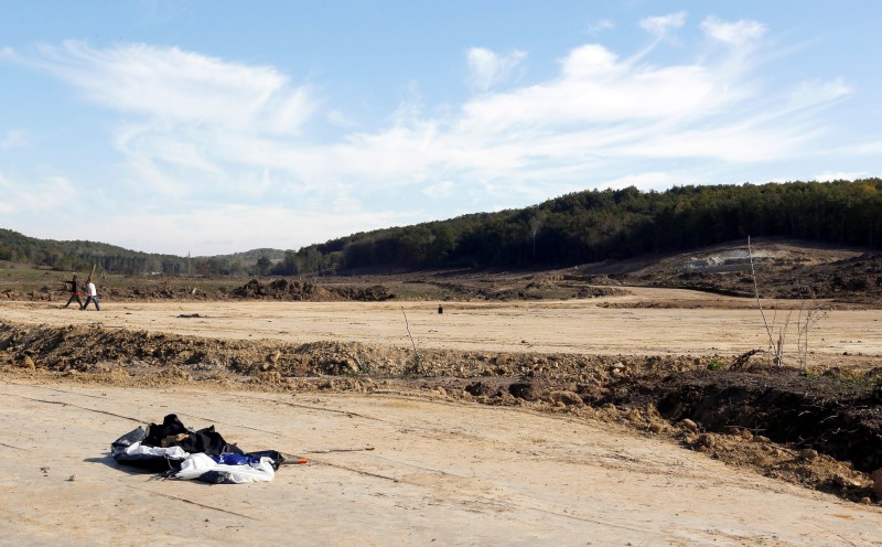 © Reuters. LE PROJET INITIAL DU BARRAGE DE SIVENS ABANDONNÉ AU PROFIT DUNE RETENUE PLUS PETITE