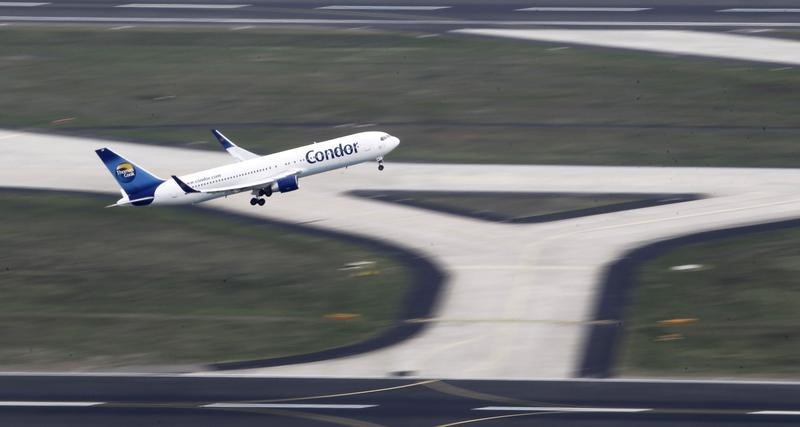 © Reuters. An aerial view shows a starting Condor plane in Frankfurt's airport