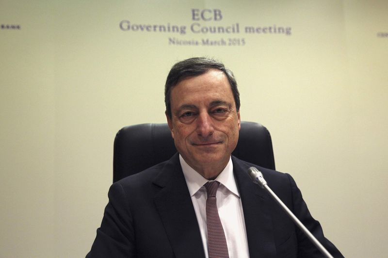 © Reuters. European Central Bank (ECB) President Mario Draghi addresses a news conference following the ECB Governing Council meeting in Nicosia