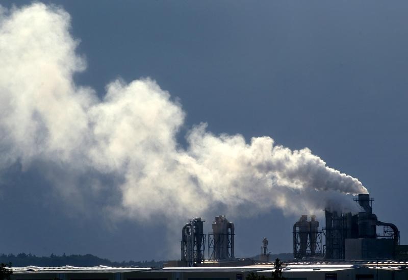 © Reuters. ACCORD ENTRE LES MINISTRES DE L'UE SUR LOBJECTIF DE RÉDUCTION DES ÉMISSIONS DE GAZ À EFFET DE SERRE