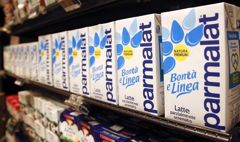 © Reuters. Cartons of milk are displayed in a supermarket in Rome