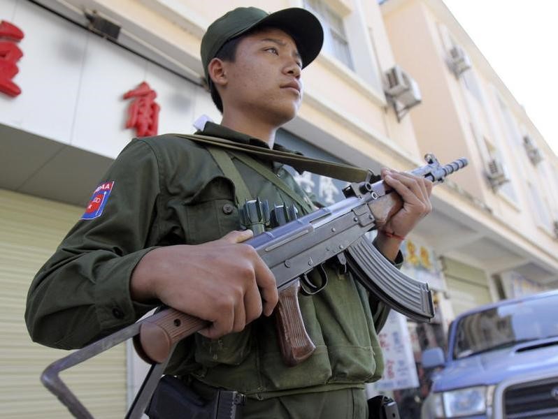 © Reuters. إقليم حدودي صيني ينفي استضافة زعيم للمتمردين في ميانمار