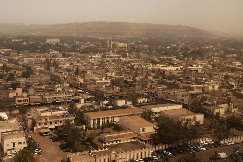 © Reuters. Un ataque armado deja 5 muertos en un restaurante de la capital de Mali