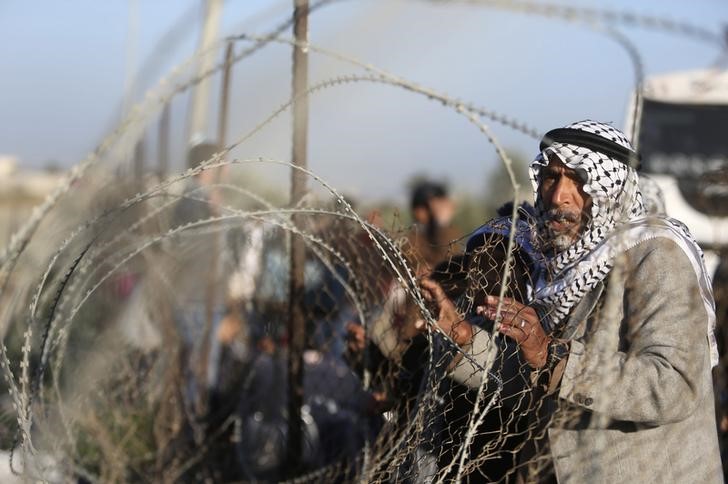 © Reuters. مصر تفتح معبر رفح مع غزة يومي الاثنين والثلاثاء