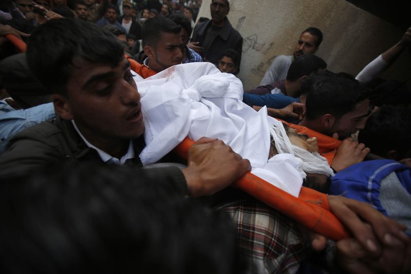 © Reuters. Israel dispara a barcos en la costa de Gaza, matando a un pescador palestino