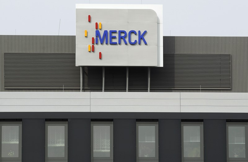 © Reuters. Comienzan las pruebas de la fase final de la vacuna contra el ébola de Merck-NewLink