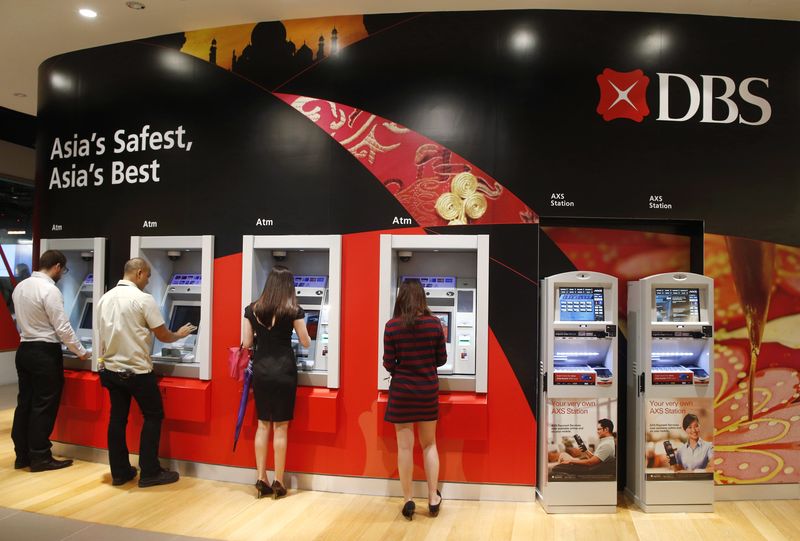 © Reuters. People use DBS bank tellers at a branch in their headquarters in Singapore