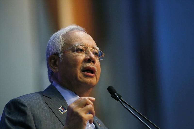© Reuters. رئيس وزراء ماليزيا يقول إنه ملتزم بالبحث عن الطائرة الماليزية المفقودة