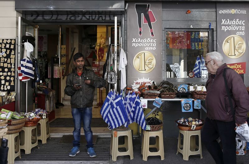 © Reuters. Juncker dice que Grecia nunca dejará la zona euro