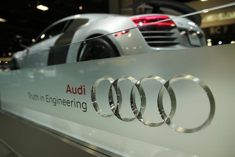 © Reuters. Audi four rings logo is seen with an R8 Competition coupe at Auto Show in Washington