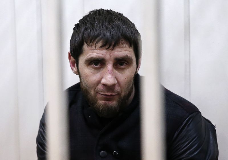 © Reuters. اتهام رجلين أحدهما ضابط شيشاني بقتل نيمتسوف 