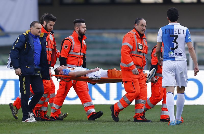 © Reuters. روما يتعرض لانتكاسة جديدة وإصابة مروعة للاعب كييفو