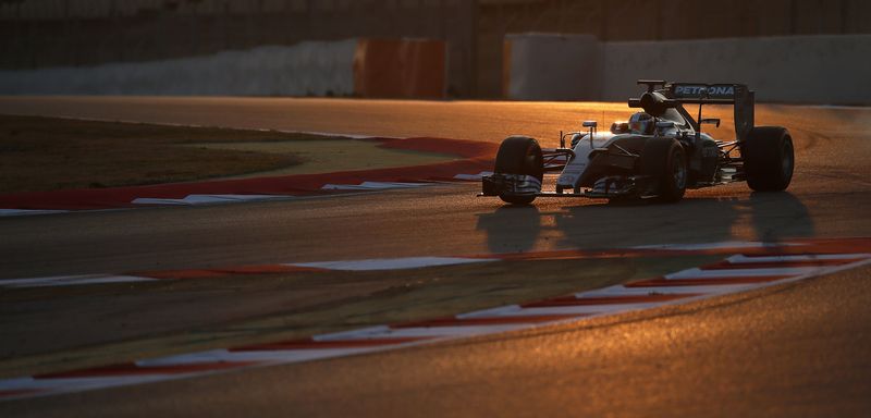 © Reuters. هاميلتون مرشح بارز للقب ثالث في فورمولا 1