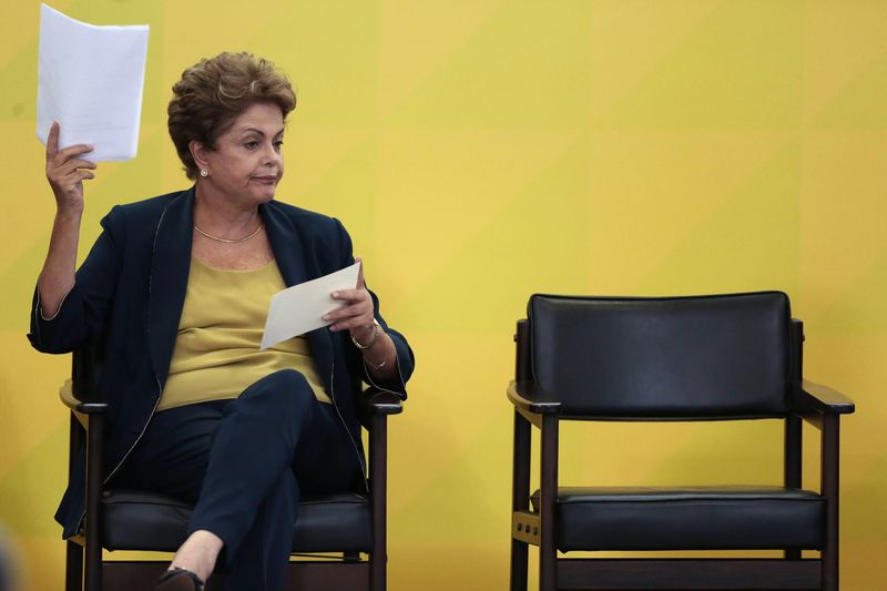 © Reuters. DILMA ROUSSEFF DÉFEND SA POLITIQUE D'AUSTÉRITÉ POUR LE BRÉSIL