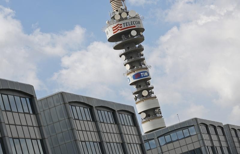 © Reuters. The Telecom Italia tower is seen south of Rome