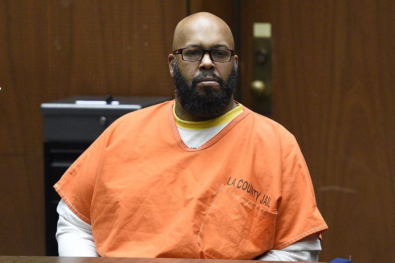 © Reuters. Rap mogul Marion "Suge" Knight appears in court with his lawyer David Kenner in Los Angeles