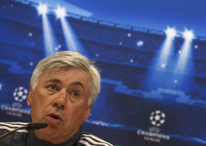 © Reuters. Los malos resultados del Madrid no supondrán cambios tácticos, dice Ancelotti