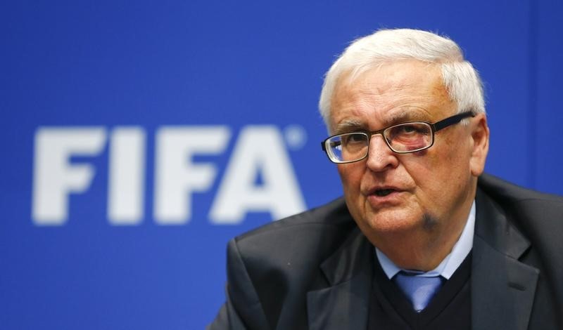 © Reuters. Zwanziger former president of the German Football Association and member of the FIFA's executive committee addresses a news conference in Zurich