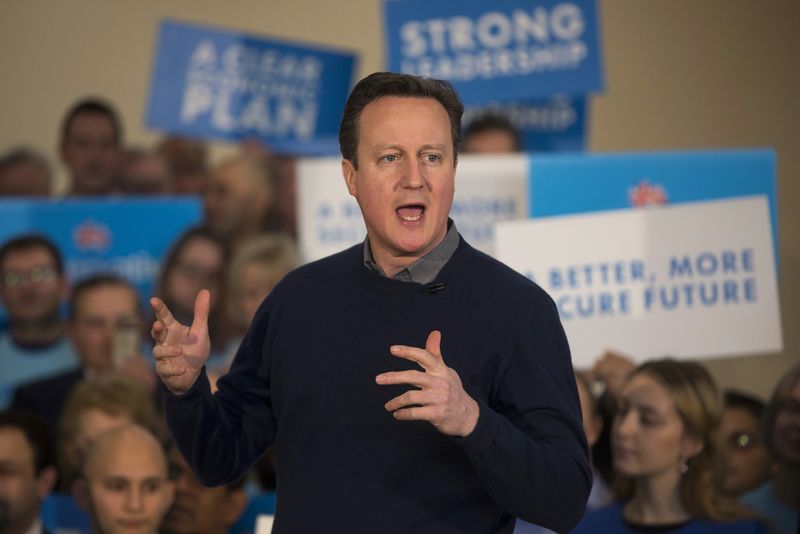 © Reuters. Cameron delivers a speech to supporters in north London