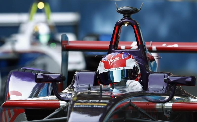 © Reuters. Virgin Racing team driver Jaime Alguersuari of Spain drives his car during the Round Four of the Formula E championship in Buenos Aires