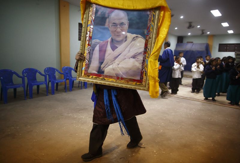 © Reuters. Líder tibetano exiliado: "Que China elija al Dalái es como que Fidel escoja al Papa"