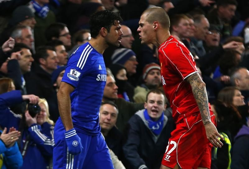 © Reuters. Chelsea's Costa and Liverpool's Skrtel argue during their English League Cup semi-final second leg soccer match in London