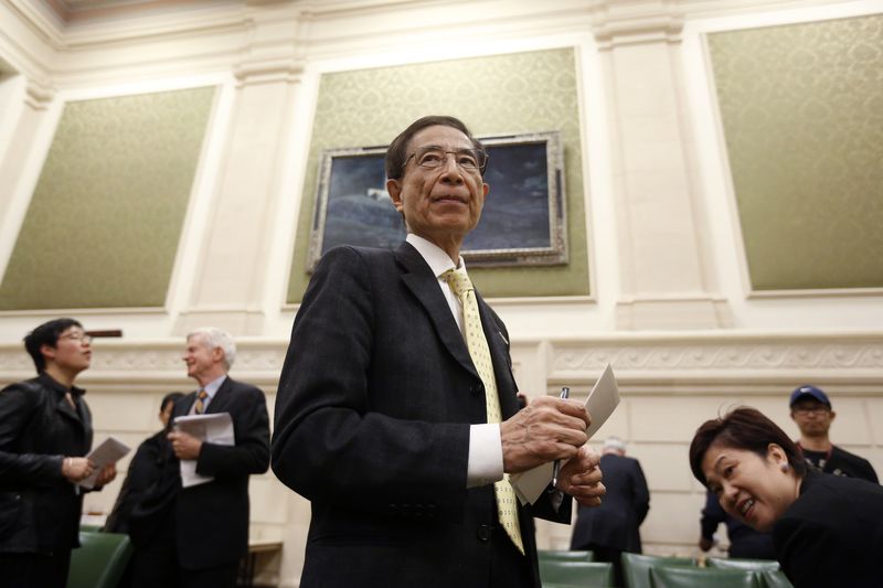 © Reuters. Lee, the founding chairman of Hong Kong's Democratic Party, waits to testify before the Commons foreign affairs committee on Parliament Hill in Ottawa
