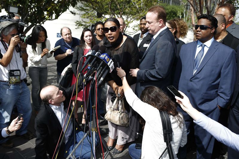 © Reuters. Marvin Gaye's daughter, Nona Gaye, speaks to media outside the federal court in Los Angeles