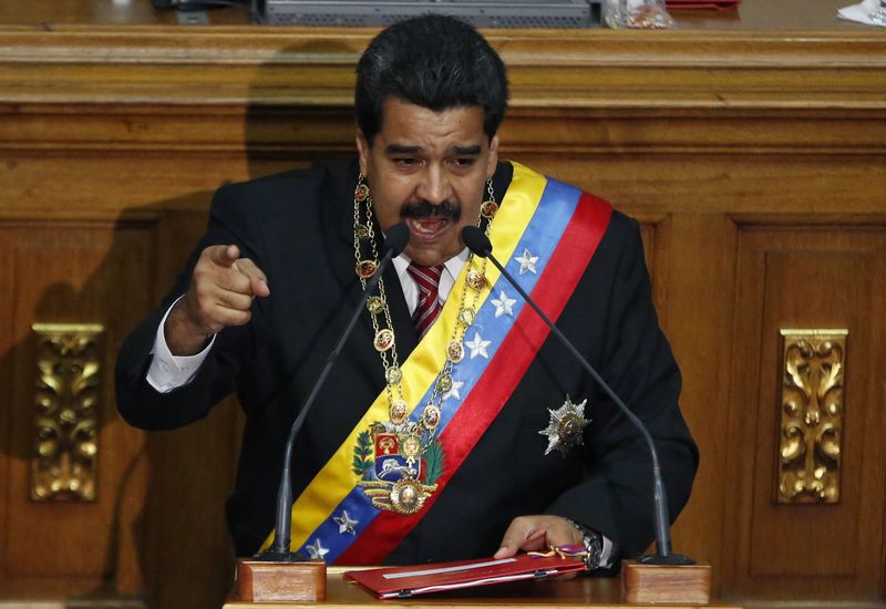 © Reuters. Venezuela's President Nicolas Maduro addresses the national assembly in Caracas