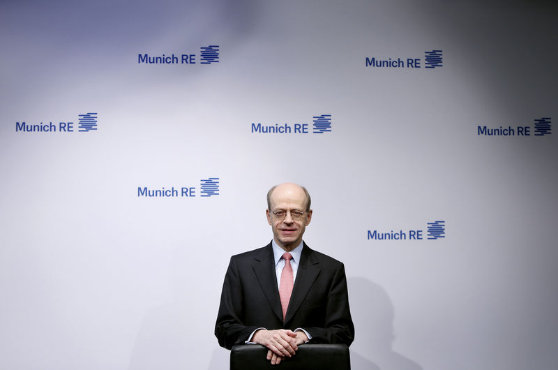 © Reuters. MUNICH RE VA RACHETER POUR UN MILLIARD D'EUROS DE SES ACTIONS