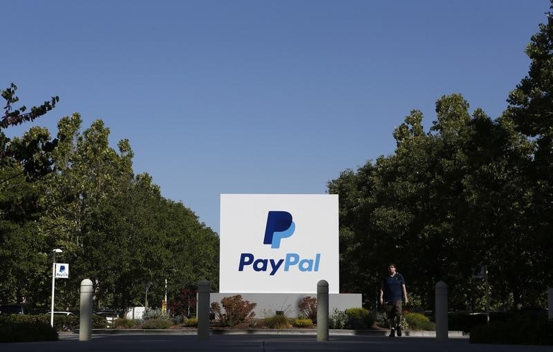 © Reuters. A PayPal sign is seen at an office building in San Jose, California