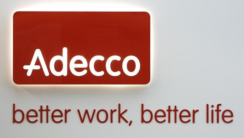 © Reuters. Логотип Adecco в центральном офисе компании