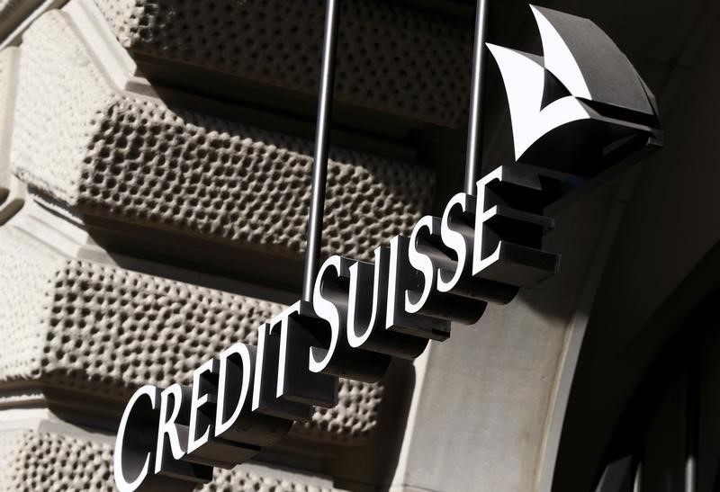 © Reuters. CREDIT SUISSE POURRAIT SUPPRIMER PRÈS DE 3.000 EMPLOIS