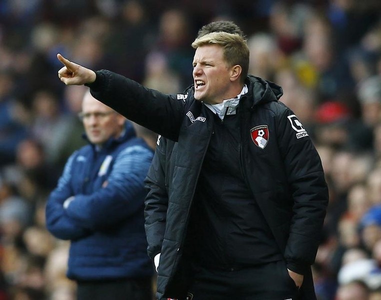 © Reuters. Bournemouth manager Howe reacts during their FA Cup fourth round soccer match against Aston Villa at Villa Park in Birmingham