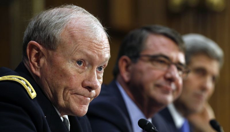 © Reuters. Chairman of the  Joint Chiefs of Staff  Army Gen.Dempsey, U.S. Defense Secretary Carter and  Secretary of State Kerry testify in Washington