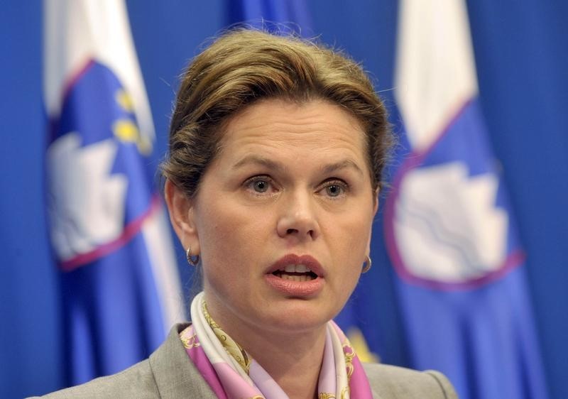 © Reuters. Slovenia's Prime Minister Alenka Bratusek speaks during a news conference in Ljubljana