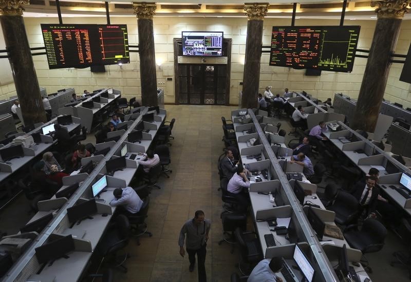 © Reuters. أسواق الأسهم في الخليج ومصر تهبط لكن البورصة السعودية تواصل الصعود