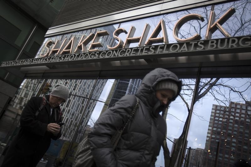 © Reuters. People walk past Shake Shack in New York