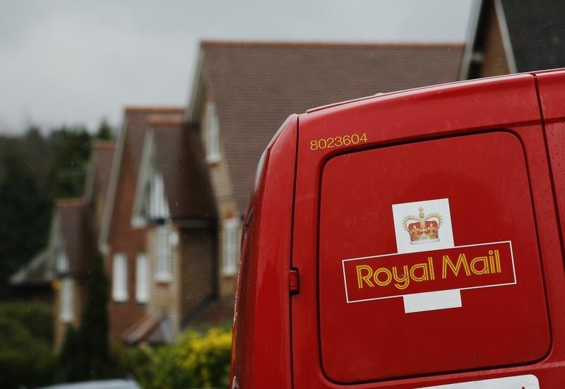 © Reuters. A Royal Mail postal van is parked outside homes in Maybury near Woking in southern England