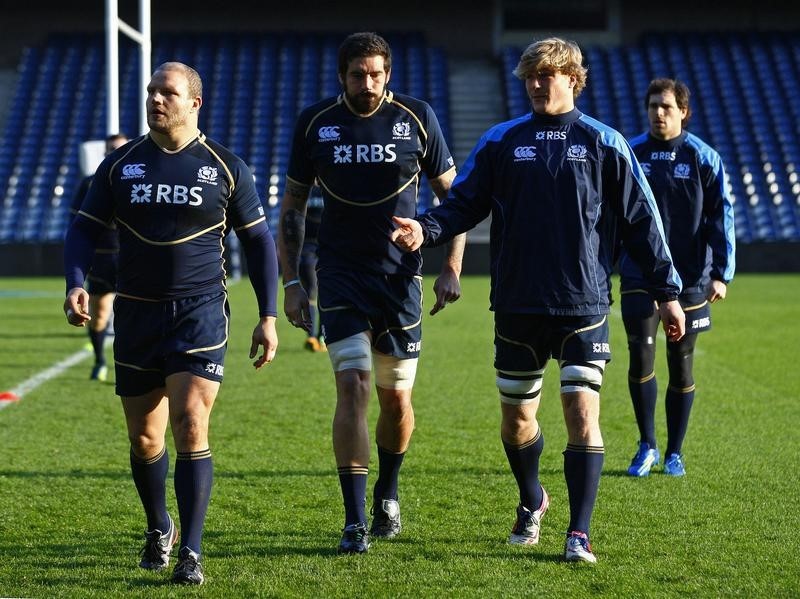 © Reuters. Scotland's Murray, Hamilton and Denton walk together during their 'Captain's Run' training session in Edinburgh, Scotland