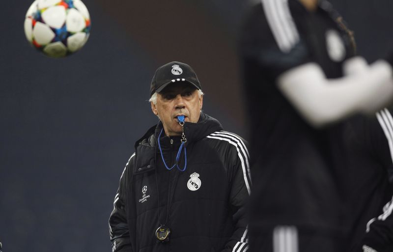 © Reuters. Real Madrid's coach Ancelotti blows a whistle during a training session in Gelsenkirchen