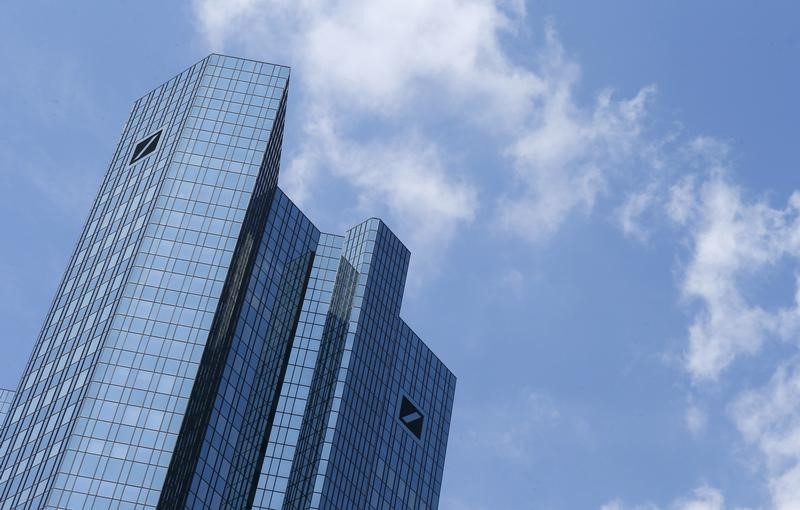 © Reuters. The headquarters of Deutsche Bank AG is pictured in Frankfurt