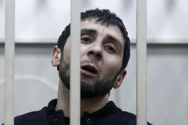 © Reuters. Zaur Dadayev, charged with involvement in the murder of Russian opposition figure Boris Nemtsov, speaks inside a defendants' cage inside a court building in Moscow