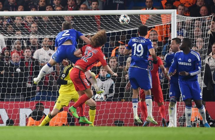 © Reuters. El fútbol inglés, ante un fracaso vergonzoso tras la eliminación del Chelsea