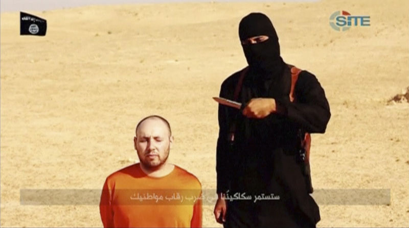 © Reuters. Imagem de vídeo mostra homem mascarado, que seria do Estado Islâmico 