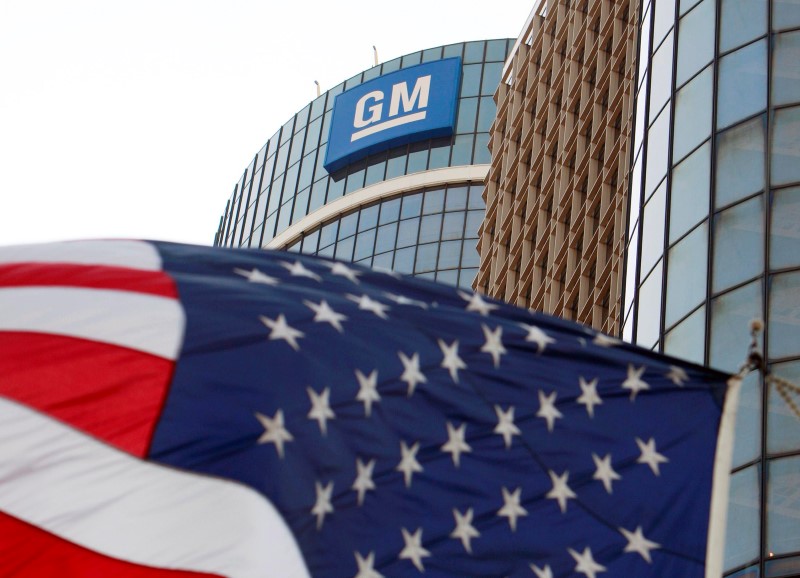 © Reuters. File photo of a view of the General Motors headquarters at the Renaissance Center in Detroit