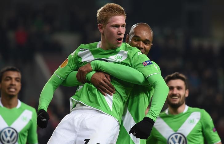 © Reuters. Kevin Bruyne, do Wolfsburg, comemora gol