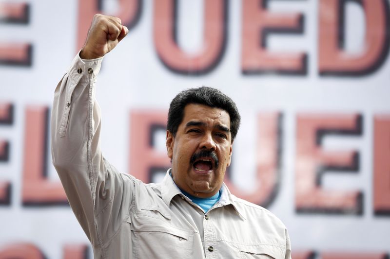 © Reuters. Venezuela's President Nicolas Maduro speaks to supporters during a rally against imperialism, in Caracas