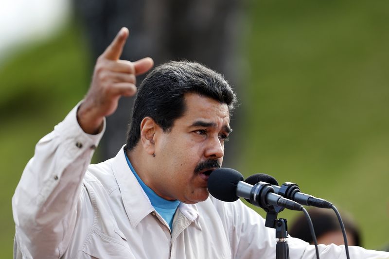 © Reuters. Venezuela's President Nicolas Maduro speaks to supporters during a rally in Caracas