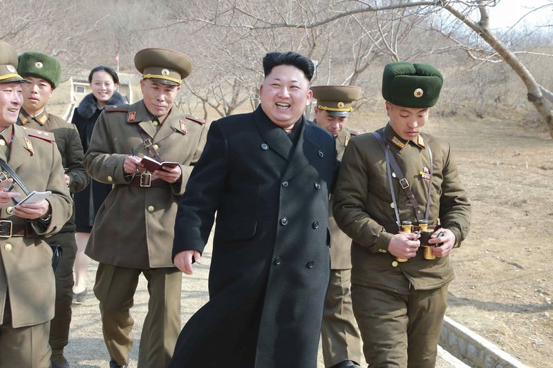 © Reuters. سول: كوريا الشمالية أجرت تجربة أطلقت خلالها سبعة صواريخ سطح جو